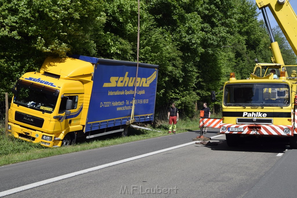 LKW in Boeschung A 3 Rich Frankfurt Hoehe Roesrath Lohmar P155.JPG - Miklos Laubert